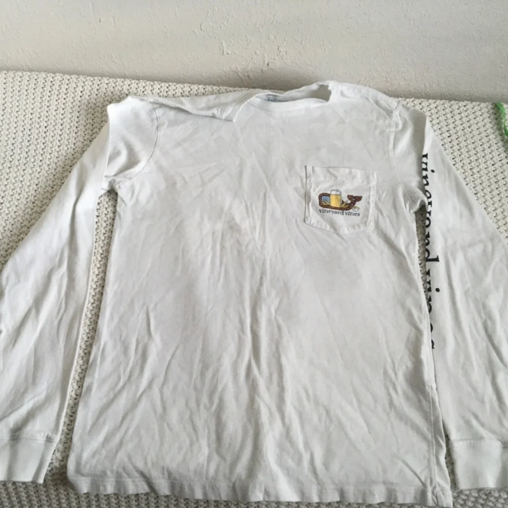 VINEYARD VINES LONG SLEEVE TSHIRT PRETZEL AND BEER WHALE SIZE XS